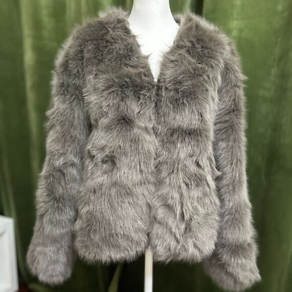 Women’s Gray Faux Fur Jacket – Soft Plush Elegant Coat - Picture 5 of 8